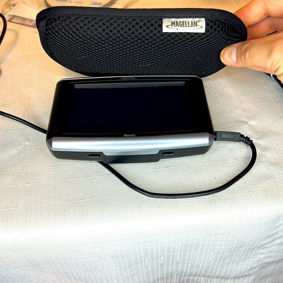 Magellan Maestro 4000 Portable GPS System - Picture 9 of 12